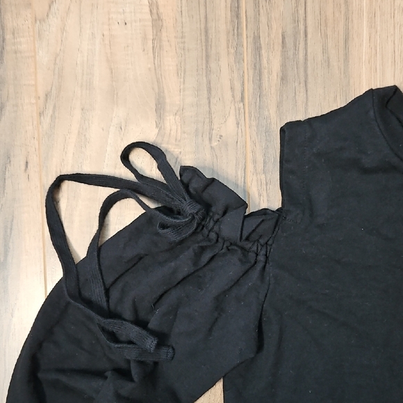 Zara Trafaluc Black Open Shoulder Sweatshirt with Tie Accents - Picture 4 of 10